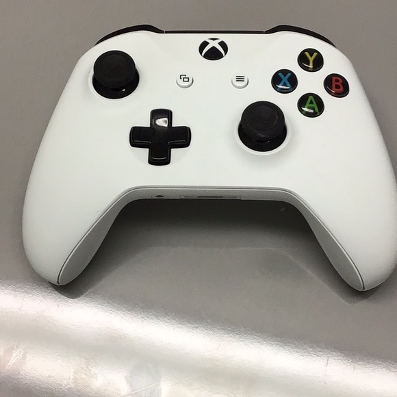 X Box One S. Model 1681 with two controllers - Picture 9 of 11